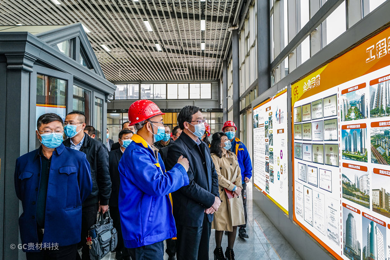 施波：貴州省工商聯(lián)副主席   徐紅：貴陽(yáng)市委常委、市委統(tǒng)戰(zhàn)部部長(zhǎng)